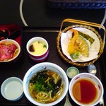 和食さと - お昼彩り弁当(￥998+税)