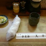 とんかつ 大幸 - 着席すると、おしぼり、お茶、漬物が提供されました。(2017年1月)