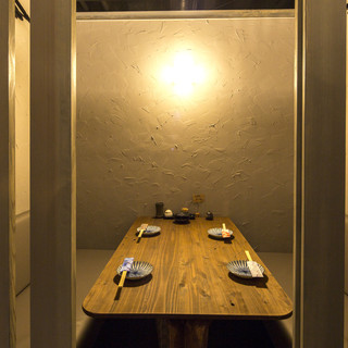 Semi-private table seating