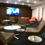 ジェーシービー・ラウンジ - TDL内は激混みだが誰もいなくゆったりできる。この日は自分達のみでスタッフ4人居た。