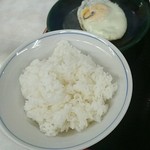 たんぽぽ - 定食のご飯。おかわり自由です。