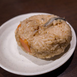 ひなたうどん - 「山菜めし」（100円）。このおにぎりも健在。いろいろ入ってます。