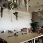 サザンビーチカフェ - 店内：テーブル席