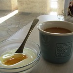 ホットコーヒー＆ヨーグルト
