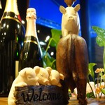 BISTRO&BAR Utage - 2016年6月　カウンターの豚さん♪お尻が(^^)