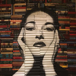 Raffles - 本を並べた飾りがオシャレ。