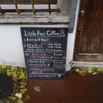 リトルフォートコーヒー - 入り口の案内です。