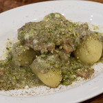 リカータ - 奥丹波鶏もも肉の白ワイン煮込み　ブロンテ産ピスタッキオ風味