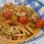 リカータ - トラーパニ風鮪とトマト、ミント風味のブカティーニ