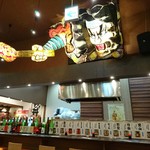 Sakanakkui No Den - 店内。ねぶたのオブジェと気になるお酒(^^)