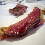 ウシマル - かずさ和牛と千葉県産真鴨のロースト
          ベリーと玉ねぎのソース添え