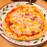 サイゼリヤ - パンチェッタとサラミのピザ