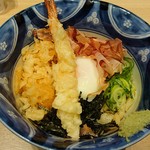 手延べうどん 水山 - 海老天釜玉うどん750円（税込）