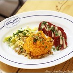 ブラッスリー　ロノマトペ - 北海道真狩村、三野農園
キャロットラペ・ローストしたビーツ・ポロ葱のマリネ