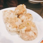慶楽 - シウマイは華南点心の伝統に則りしっかり味付けしてあるので調味料不要