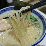 宇明家 - 豚骨　麺リフト　博多系細麺