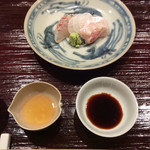 米増 - 明石鯛〜♪
      炙りと刺身、わさびと酢で