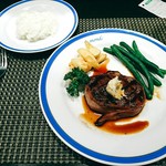 ル・モンド - フィレステーキ。ご飯は半ライス（50円引き）
