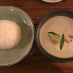 タイ屋台料理＆ヌードル オシャ - グリーンカレーの図。