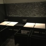 BAR Queen's-Q - 4,5名様でのテーブルレイアウト