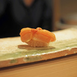 東麻布 天本 - 大分の赤貝の握り