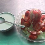 阿婆冰 - 新鮮草苺牛奶冰+雪花冰(105NT$≒384円)