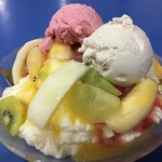 阿婆冰 - 超級水果冰+雪花冰(100NT$≒367円)。