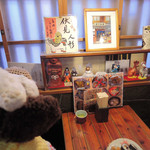 Nezameya - 店内には伏見人形が飾られていて
      お店の雰囲気によく合ってるね。