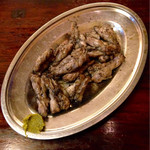 鳥銀 - せせり炙り焼き(¥600)
                                炭火で炎を上げて焼き上げたせせり。柚子胡椒をつけて食べる。宮崎の地鶏が有名になるずっと前からこのやり方で出している。美味！