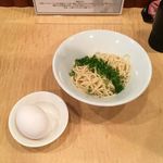 Japanese Soba Noodles 蔦 - 「鶏油そば 半玉」200円＋「生玉子」50円。