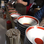 天神そば - カウンター前の厨房の様子です。（2017.1 byジプシーくん）