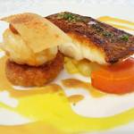 シャトー　ラ・パルム・ドール - 市場からの鮮魚料理 「市場の鮮魚のポワレ・ラングスティーヌ添え・人参のピュレソースとサフラン風味のソース」