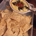 Ascension Brewing Company - 料理写真:トルティーヤチップの量はんぱない！