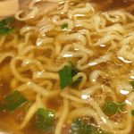 Japanese Soba Noodles 蔦 - 貝の旨味漂うスープにモチモチ麺(セブンイレブンのカップ麺)