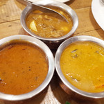 ヴェヌス サウス インディアン ダイニング - 煮干しとナスの酸味のあるカレー(1200円)、マトンとゆで卵のカレー(1200円)、サンバル(800円)