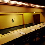 祇園 末友 - 白木の一枚板のカウンター席～!! 席数は、ゆったり目で８席ほど～♪( ^o^)ﾉ