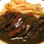 イノーヴェ - 主菜
      豪産牛ランプグリルの緑胡椒ソース