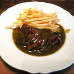 イノーヴェ - 主菜
      豪産牛ランプグリルの緑胡椒ソース