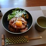 OZ - ローストビーフ丼(たまご、サラグ、スープは別注文で)