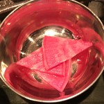 スパイス料理ナッラマナム - 紅大根のピクルス