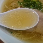 町田汁場 しおらーめん進化 - 澄んだ鶏ガラスープ