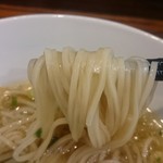 町田汁場 しおらーめん進化 - 麺をよっこらせ