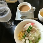 BRASS - モーニングのサラダとコーヒー、スープ、水