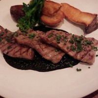 イレール人形町 - 豚ザブトンのグリエ　黒ごまソース(17-01)