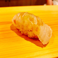 鮨 あらい - ○鯛の昆布〆様：軽めの昆布〆で米の具合が最高！