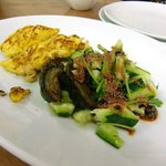 溢彩流香 - 炒り焼き皮蛋　胡瓜と香菜　豆鼓明太子ソース　無着色の寒干したく庵が入った玉子焼き