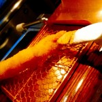 串かつ あーぼん - カニ。手で持ってぱくり。