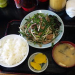 キッチンあべ - ニラレバ炒め（ライス，みそ汁，お新香）