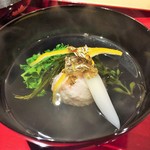 銀座 しのはら - お椀：松葉ガニの真丈と金箔