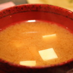 桜川 - 釜飯には漬物とお味噌汁が